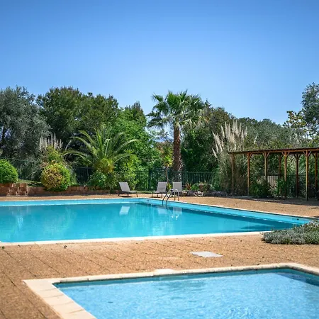 Daire Fabron, Terrasse & Piscine Dans