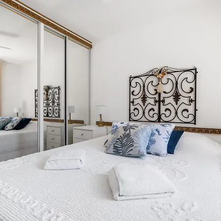 Fabron, Terrasse & Piscine Dans Daire *