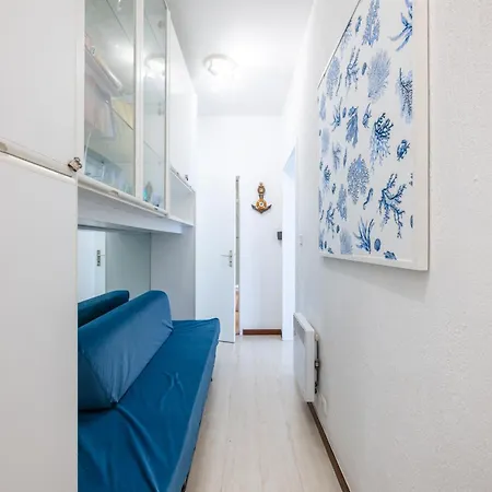 Fabron, Terrasse & Piscine Dans Appartement