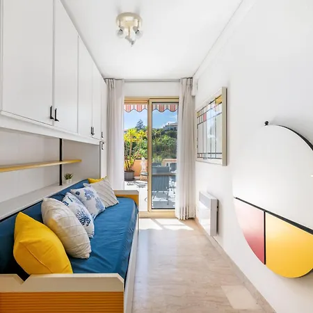 Fabron, Terrasse & Piscine Dans