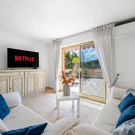 Fabron, Terrasse & Piscine Dans *