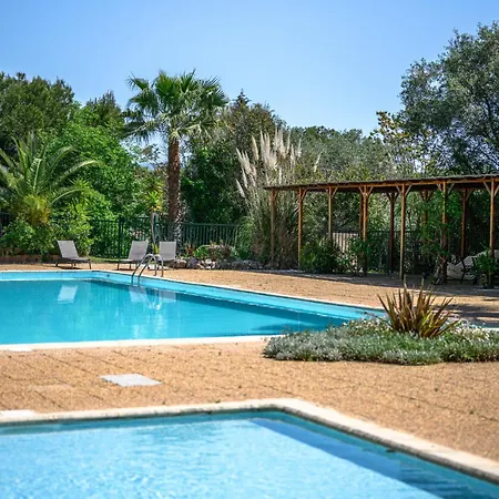 Fabron, Terrasse & Piscine Dans