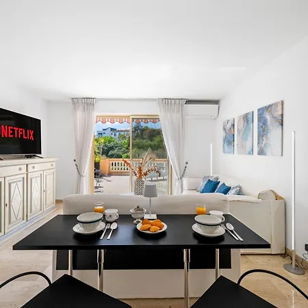 Apartamento Fabron, Terrasse & Piscine Dans *